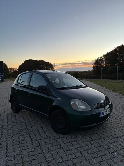 Toyota Yaris 2000 photo 3