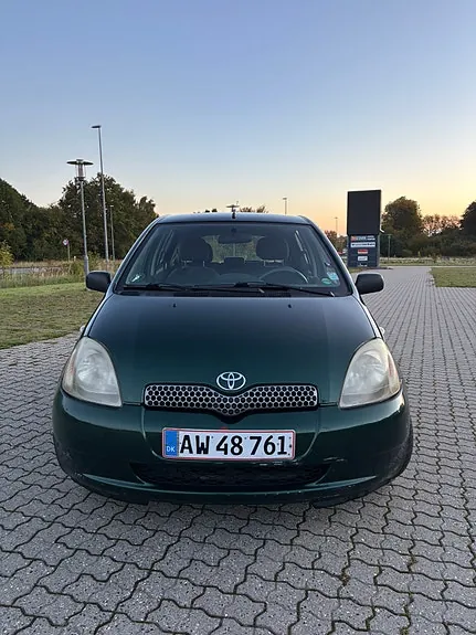 Toyota Yaris 2000 photo 2