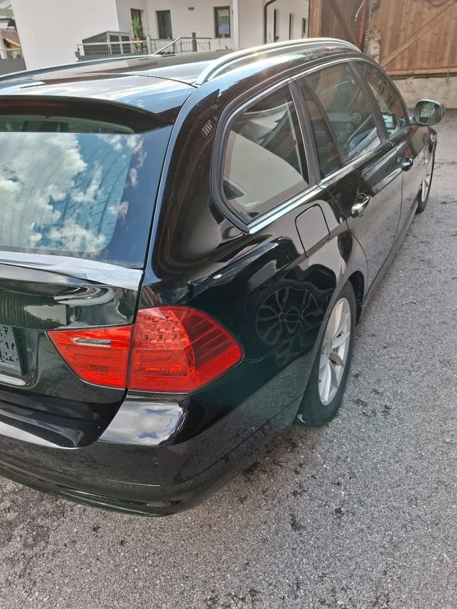 BMW 3 Series 2010 photo 3
