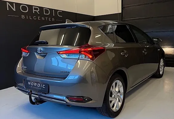 Toyota Auris 2018 photo 2