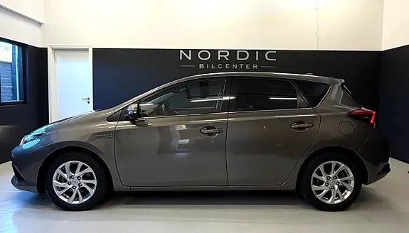 Toyota Auris 2018 photo 3
