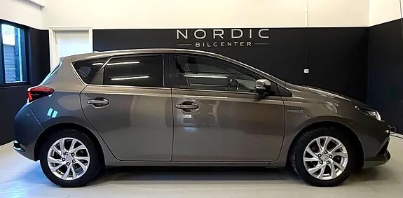 Toyota Auris 2018 photo 4