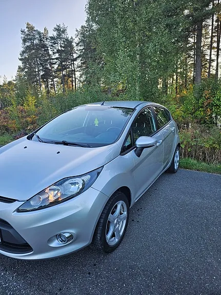 Ford Fiesta 2012 photo 2