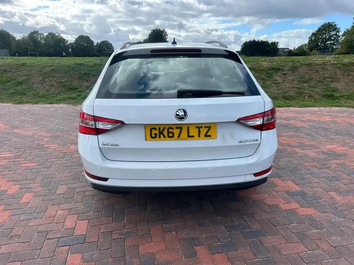 Skoda Superb 2017 photo 3