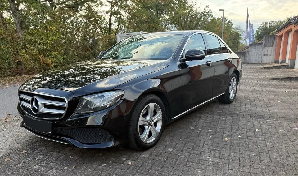 Mercedes-Benz E 200D