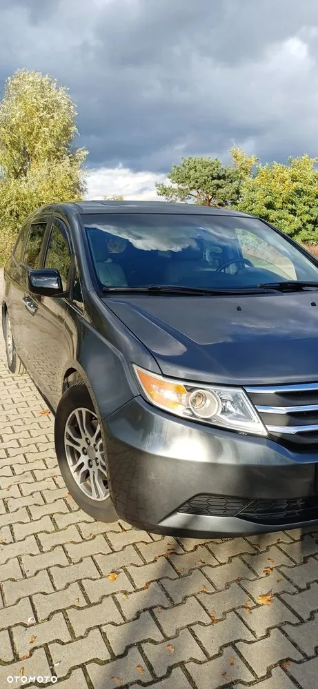 Honda Odyssey 2011 photo 2