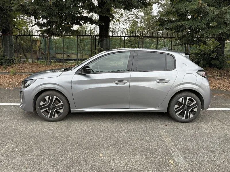 Peugeot 208 2025 photo 2