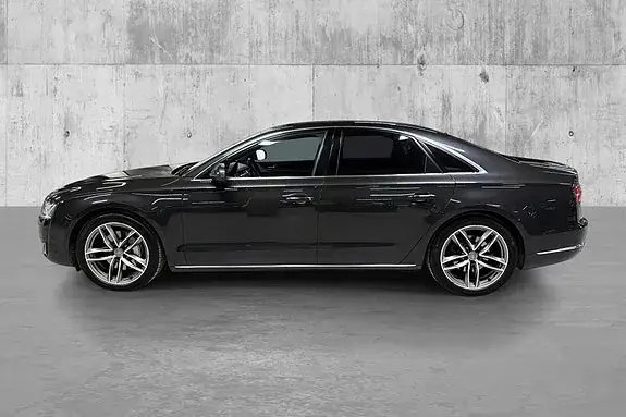 Audi A8 2015 photo 3