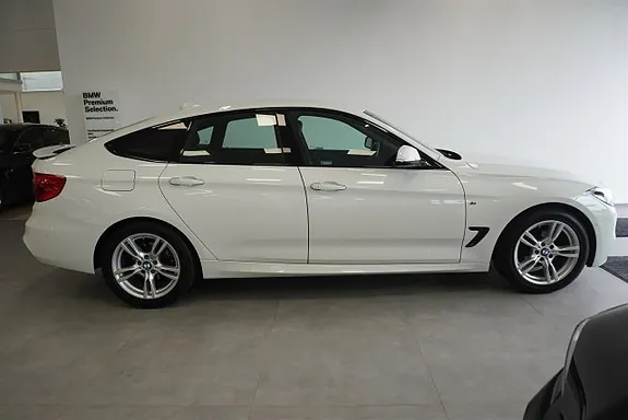 BMW 320I 2019 photo 3