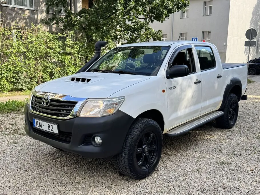 Toyota Hilux 2014 photo 2