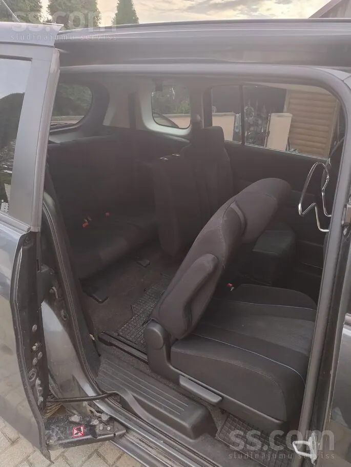 Mazda Mazda5 2011 photo 5