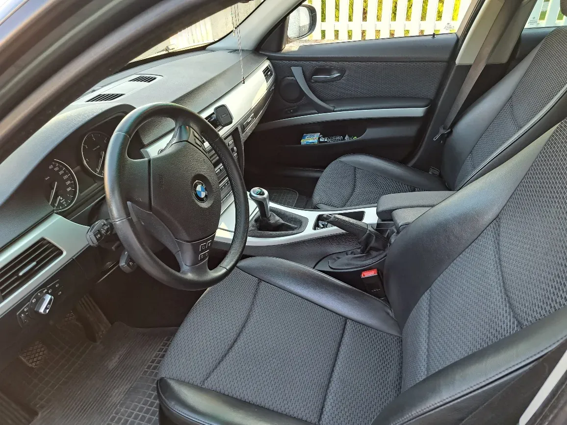 BMW 3 Series 2009 photo 3