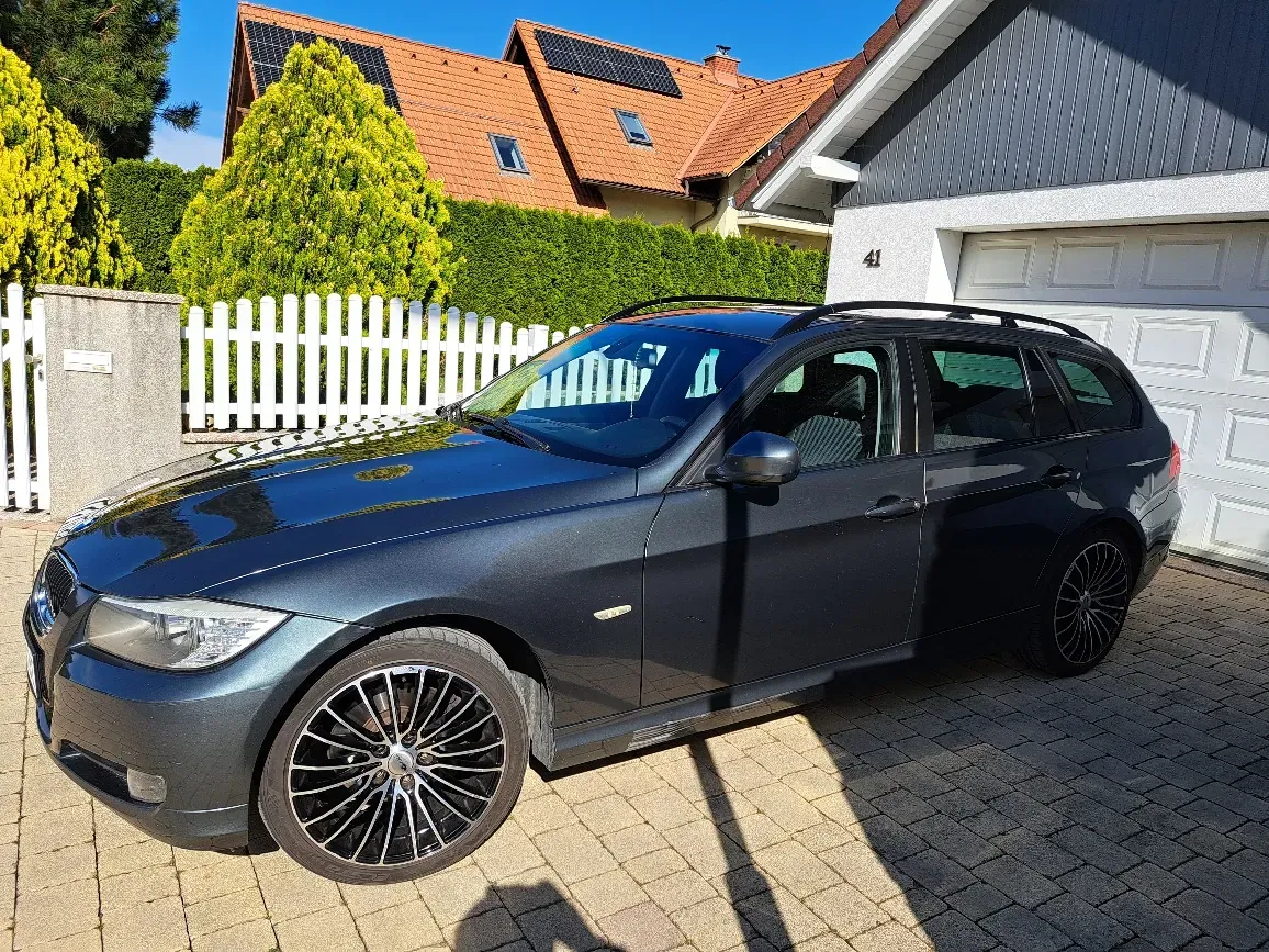 BMW 3 Series 2009 photo 2