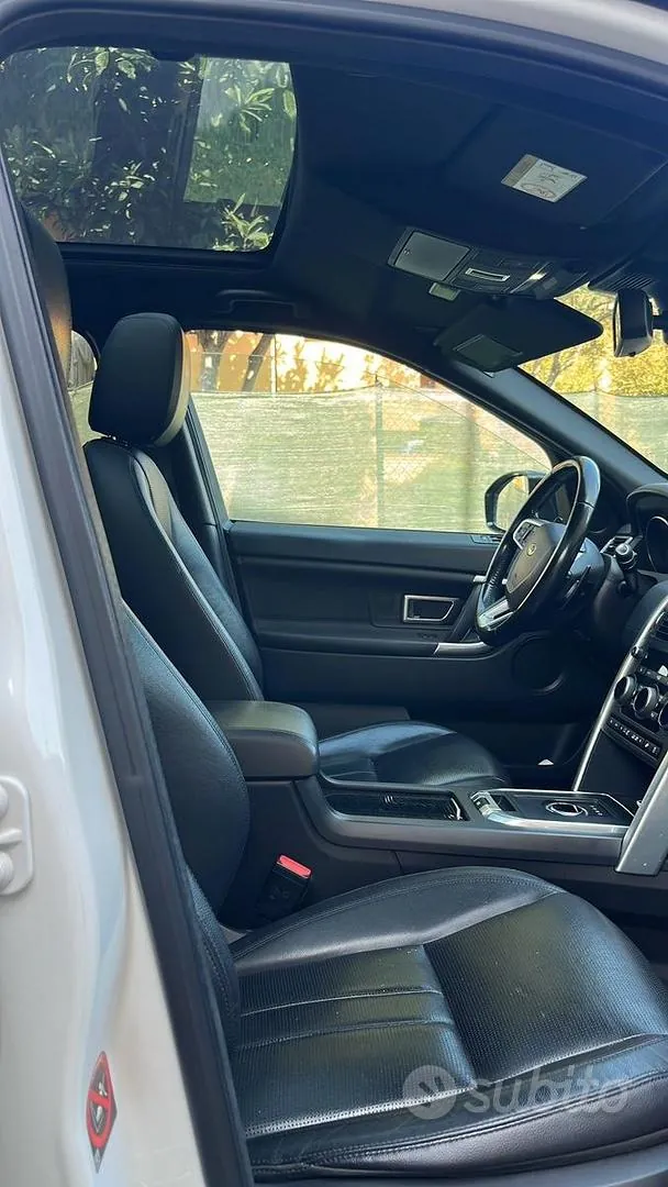 Land Rover Discovery Sport 2017 photo 2