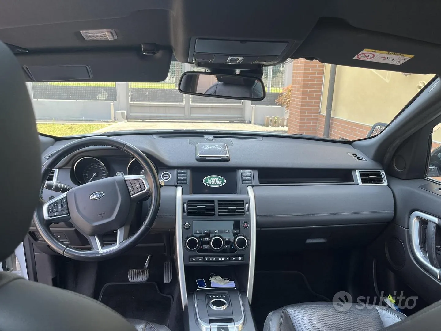 Land Rover Discovery Sport 2017 photo 4