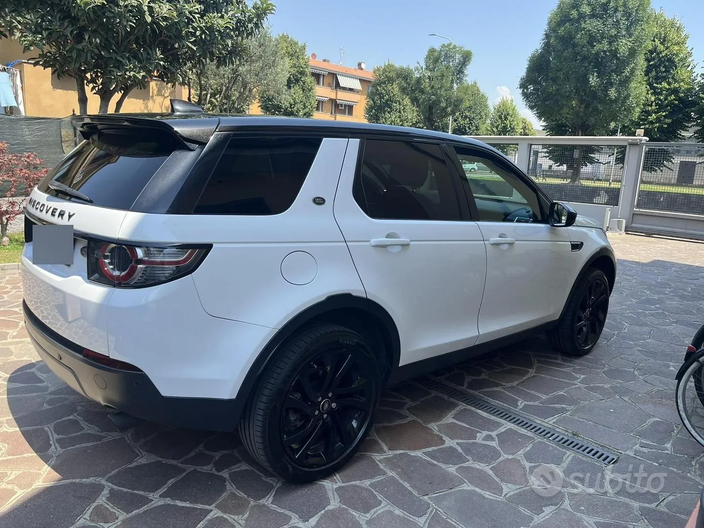 Land Rover Discovery Sport 2017 photo 3