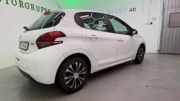Peugeot 208 2016 photo 5