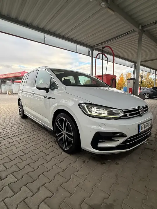 Volkswagen Touran 2017 photo 2