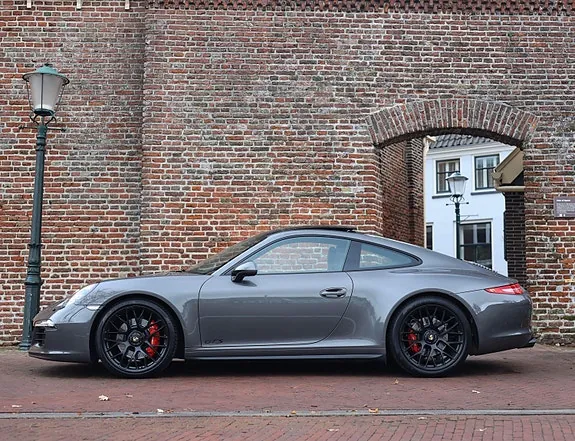Porsche 911 Carrera 4 Gts