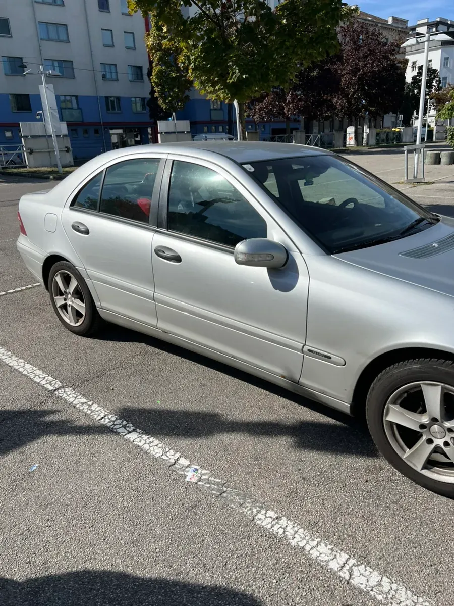 Mercedes-Benz C-Class 2002 photo 3
