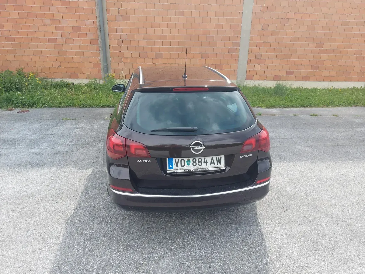 Opel Astra 2013 photo 3