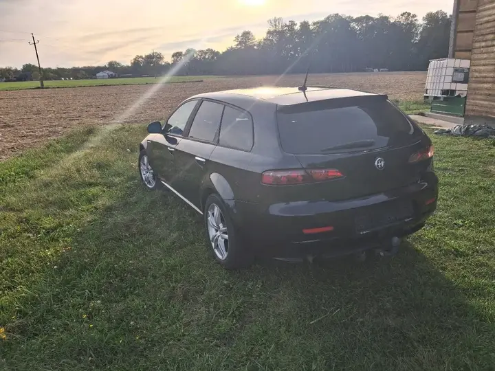 Alfa Romeo 159 2008 photo 3
