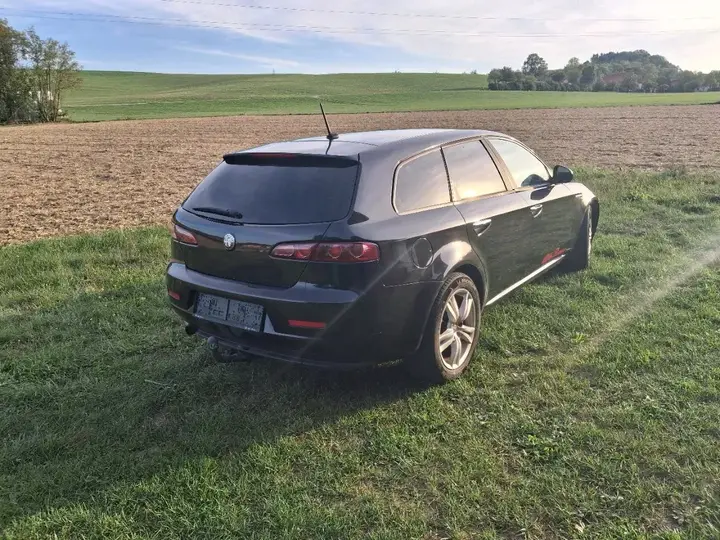 Alfa Romeo 159 2008 photo 2