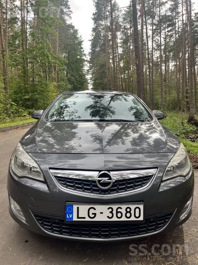 Opel Astra 2011 photo 3