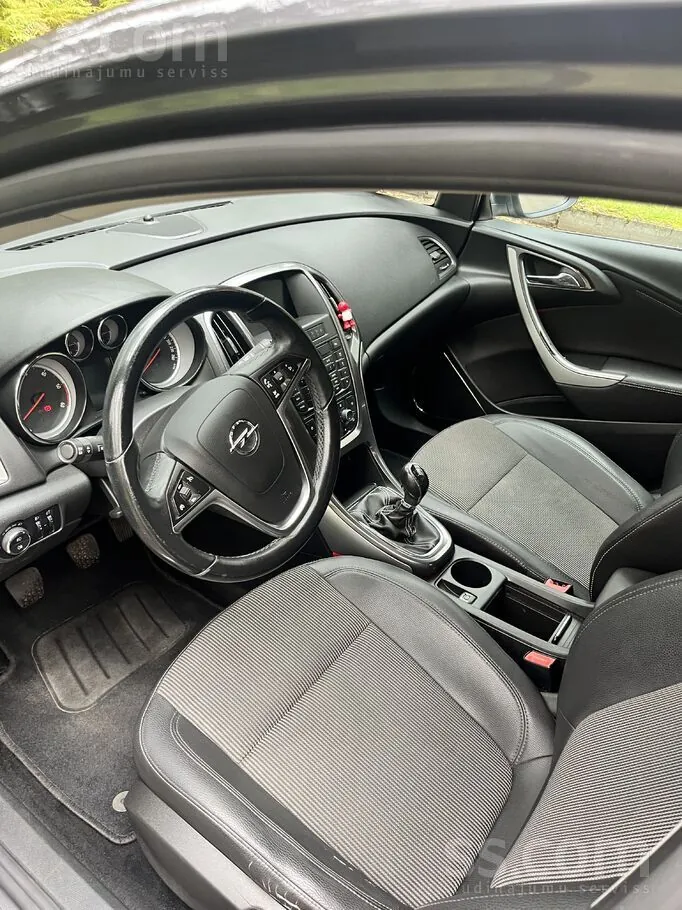 Opel Astra 2011 photo 5