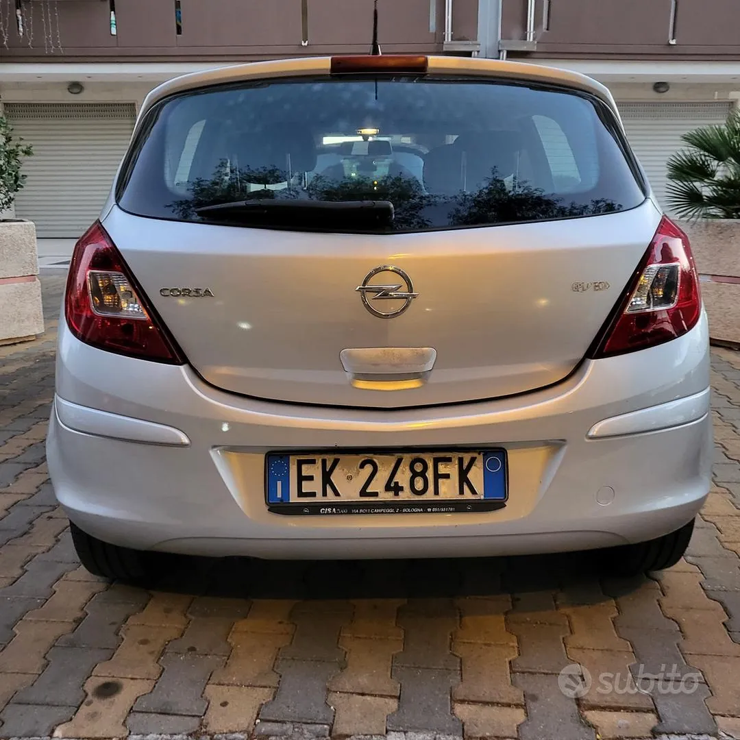 Opel Corsa 2011 photo 3