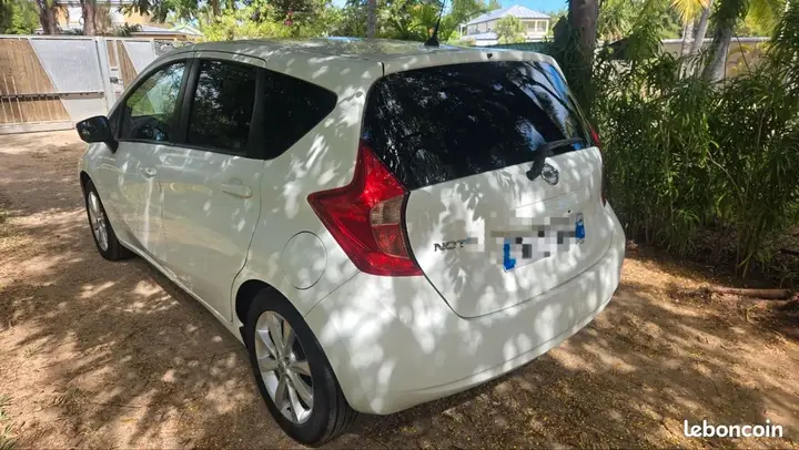 Nissan Note 2015 photo 2
