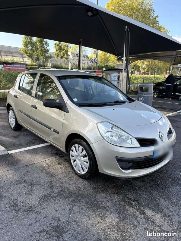 Renault Clio 2007 photo 2