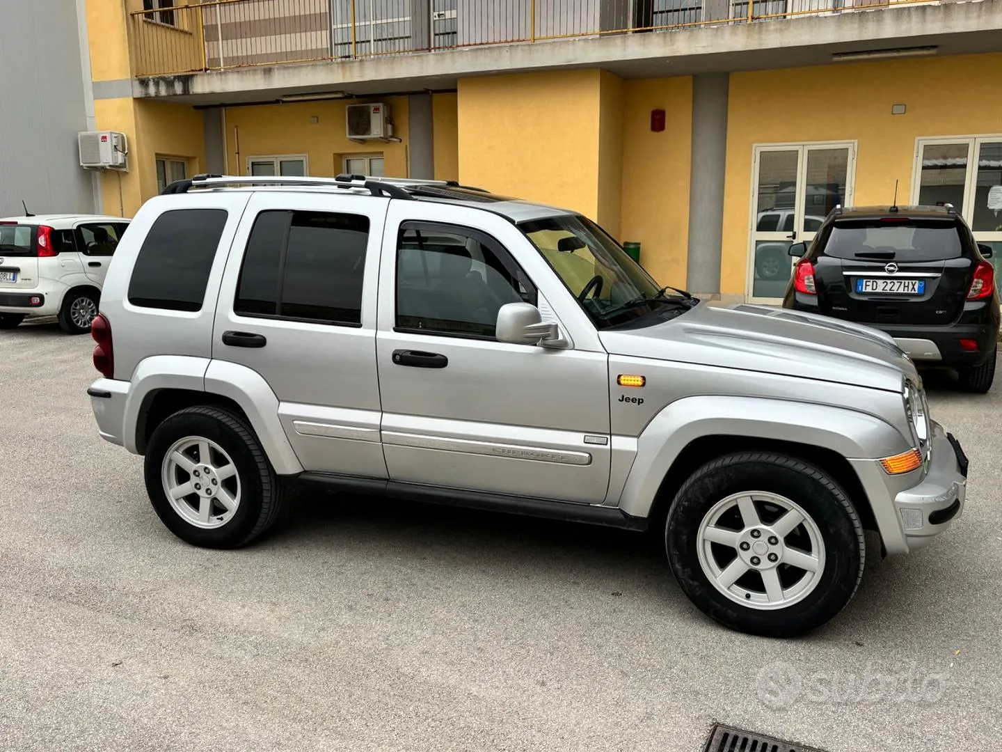 Jeep Cherokee 2005 photo 3