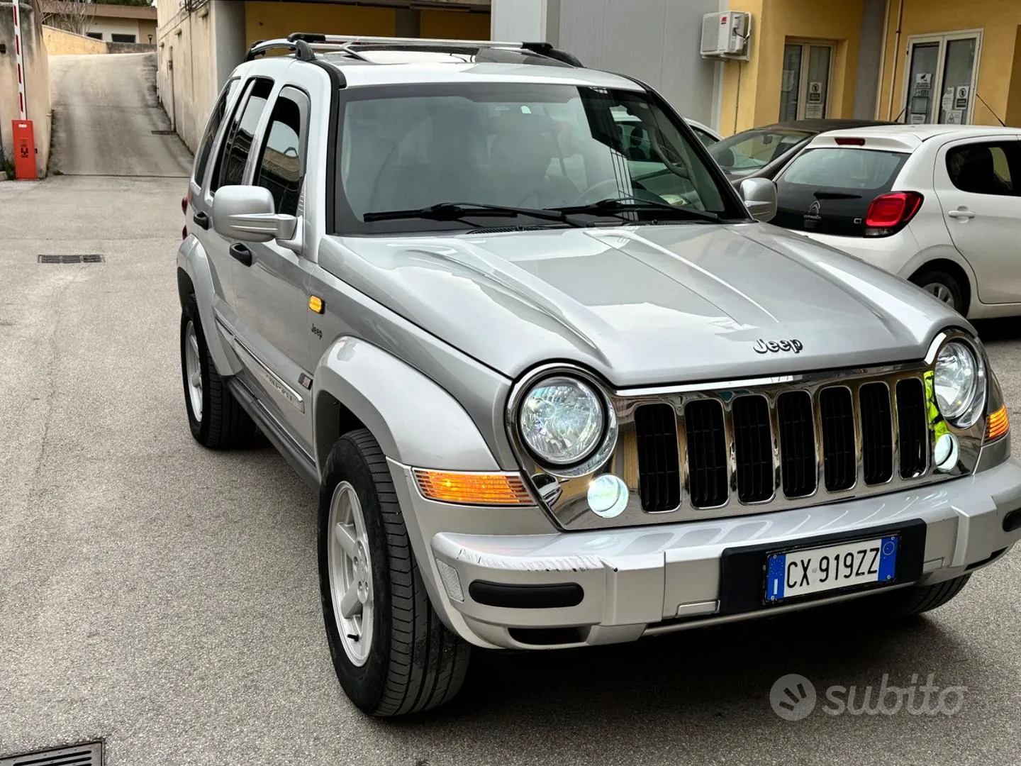 Jeep Cherokee 2005 photo 2