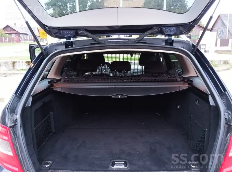 Mercedes-Benz C250 2010 photo 5