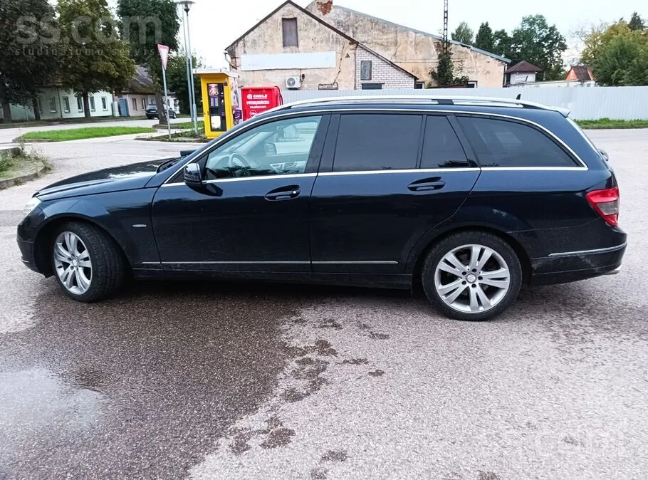 Mercedes-Benz C250 2010 photo 2