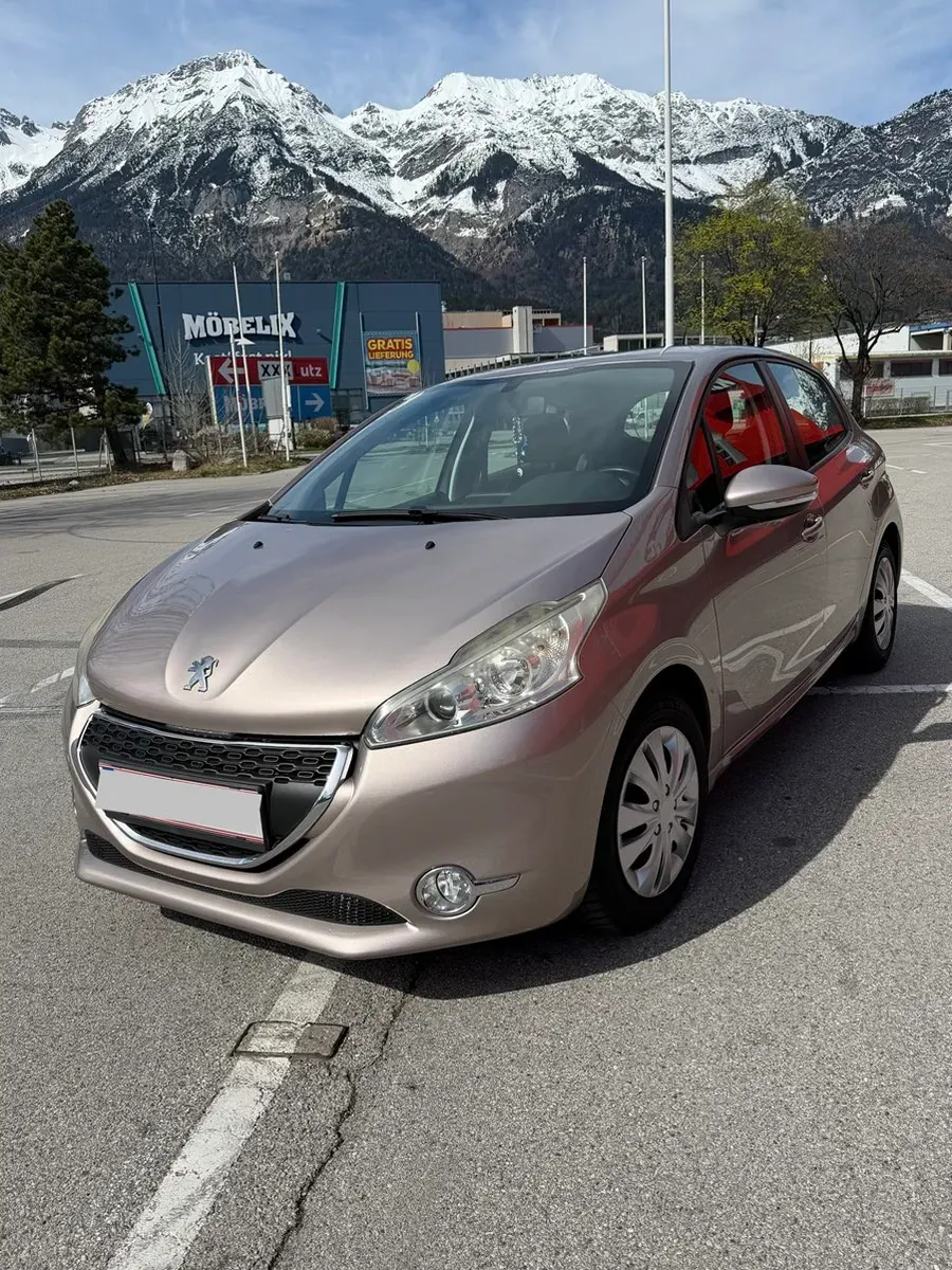 Peugeot 208 2012 photo 2