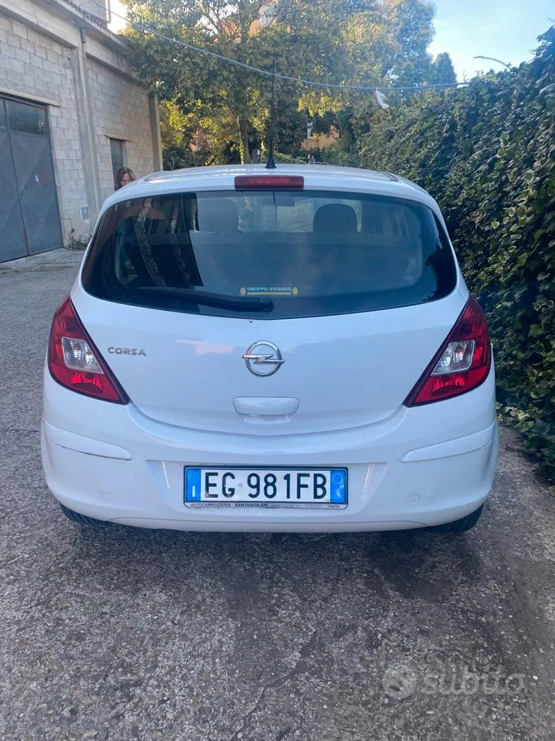 Opel Corsa 2011 photo 2