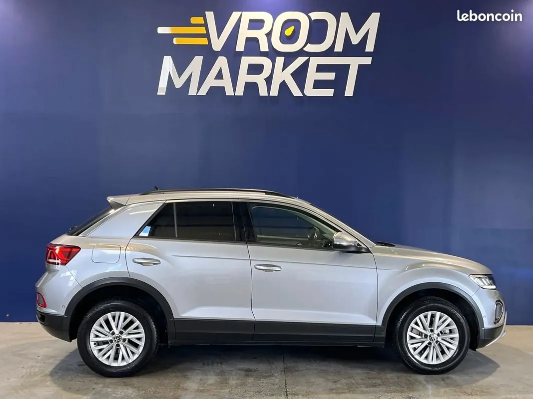 Volkswagen T-Roc 2023 photo 2