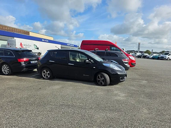 Nissan Leaf 2012 photo 2