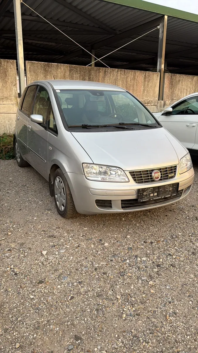 Fiat Idea 2010 photo 2