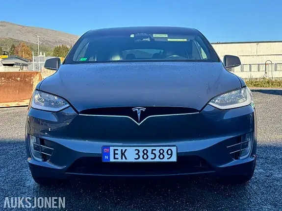 Tesla Model X 2017 photo 2