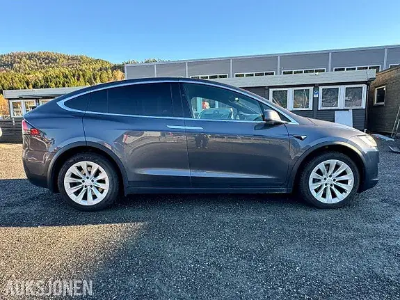 Tesla Model X 2017 photo 4