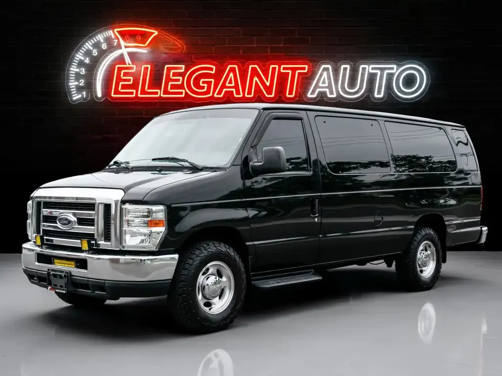 Ford E-350 2013 photo 2
