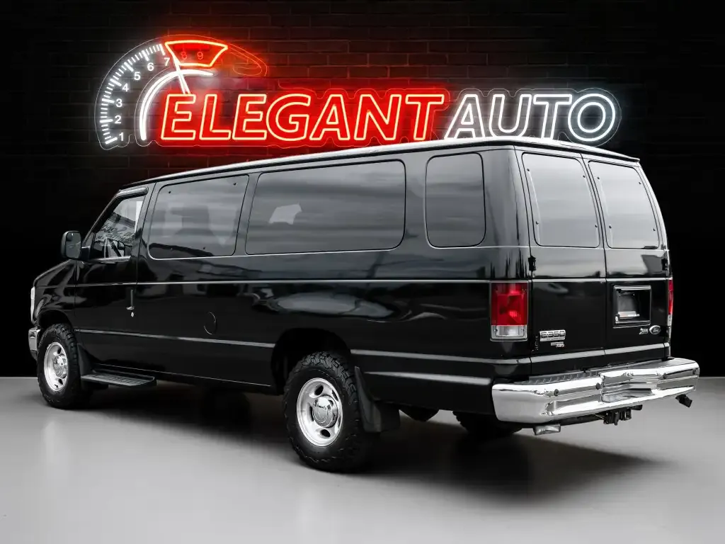 Ford E-350 2013 photo 3