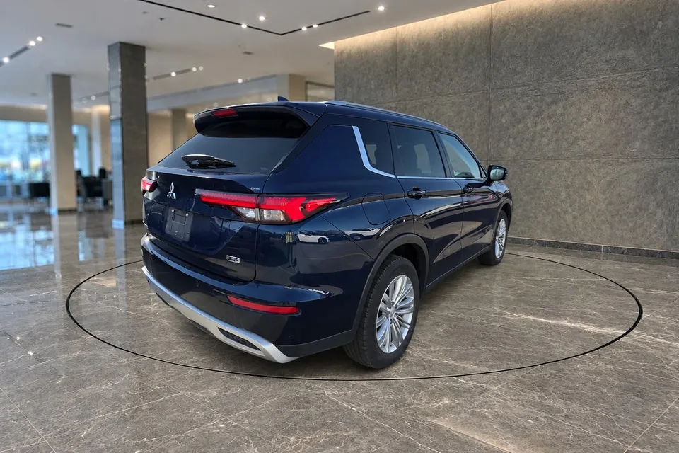 Mitsubishi Outlander 2023 photo 3