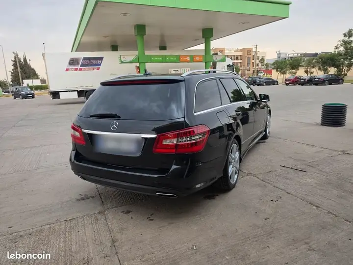 Mercedes-Benz E-Class 2011 photo 2