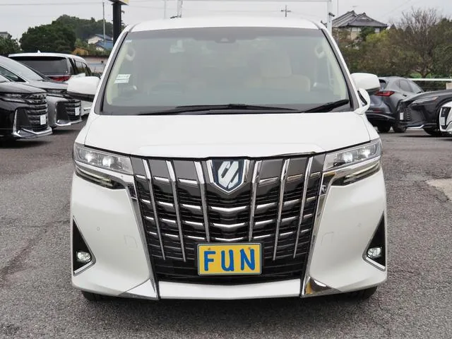 Toyota Alphard 2023 photo 2