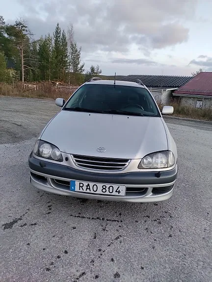 Toyota Avensis 1999 photo 3
