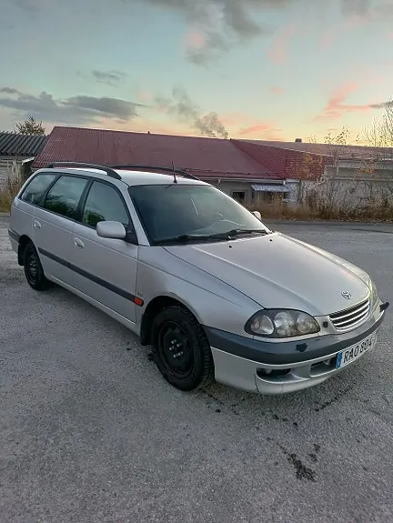 Toyota Avensis 1999 photo 2